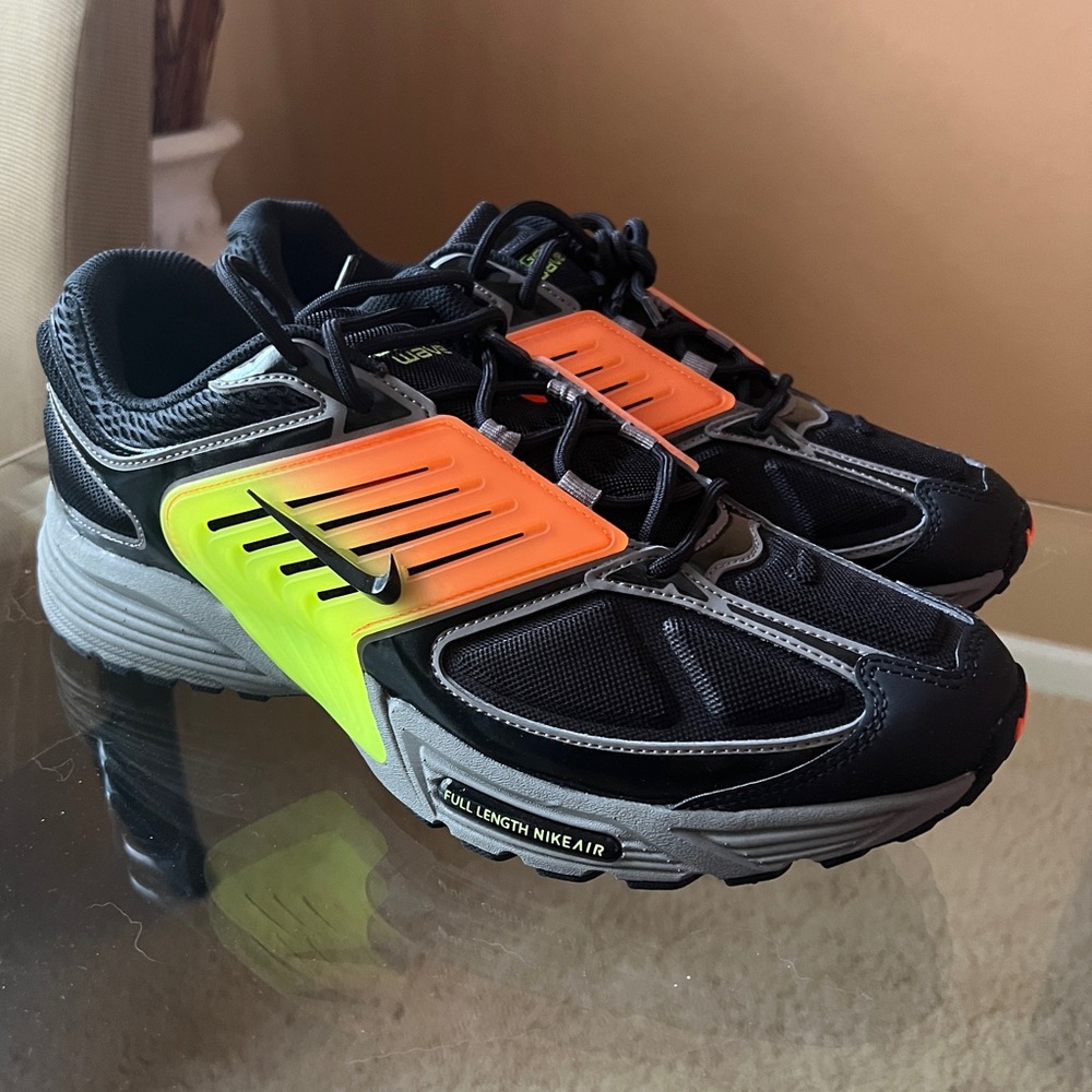 Nike Air Pegasus Wave Sneakers – Black & Orange (Men’s 11 / Women’s 12.5)